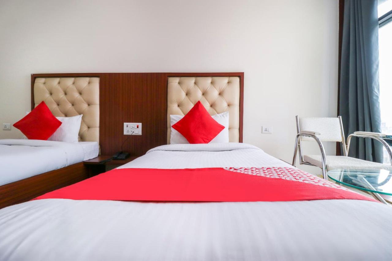 Oyo Flagship 69860 Mastana Palace Hotel Varanasi Ngoại thất bức ảnh