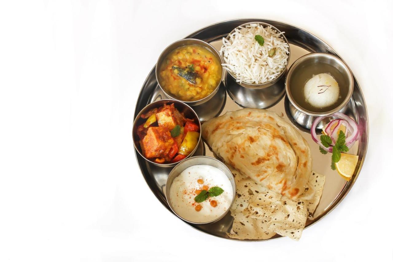 Oyo Flagship 69860 Mastana Palace Hotel Varanasi Ngoại thất bức ảnh