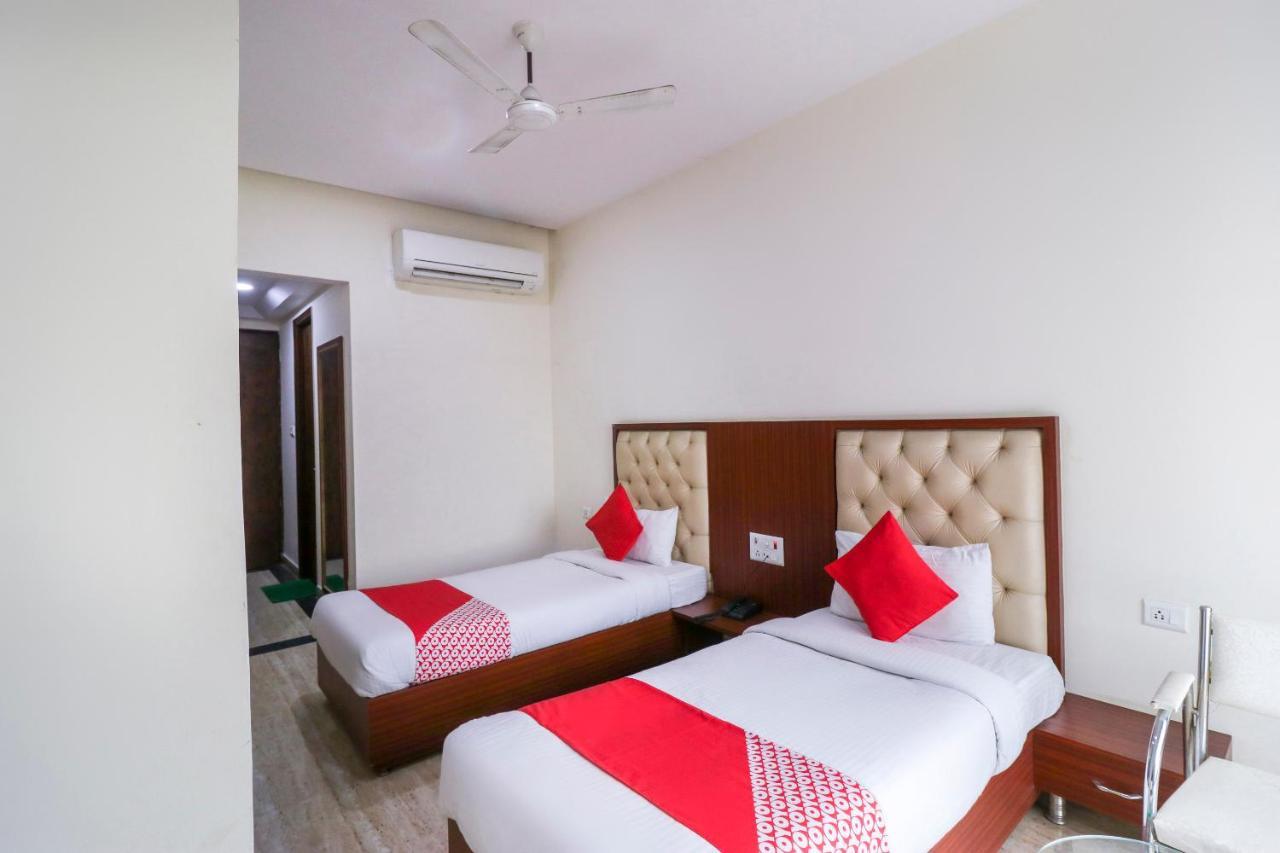 Oyo Flagship 69860 Mastana Palace Hotel Varanasi Ngoại thất bức ảnh