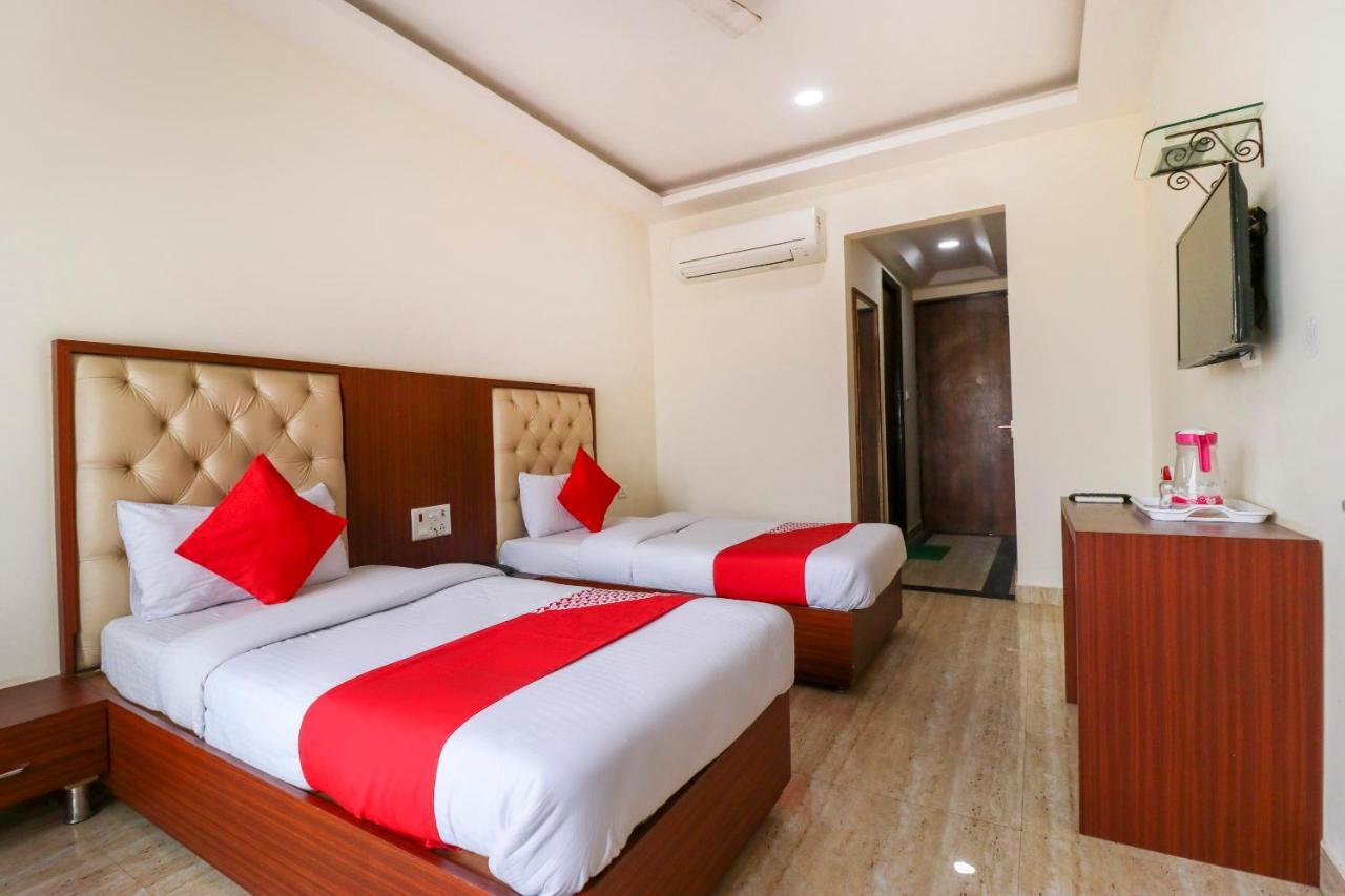 Oyo Flagship 69860 Mastana Palace Hotel Varanasi Ngoại thất bức ảnh